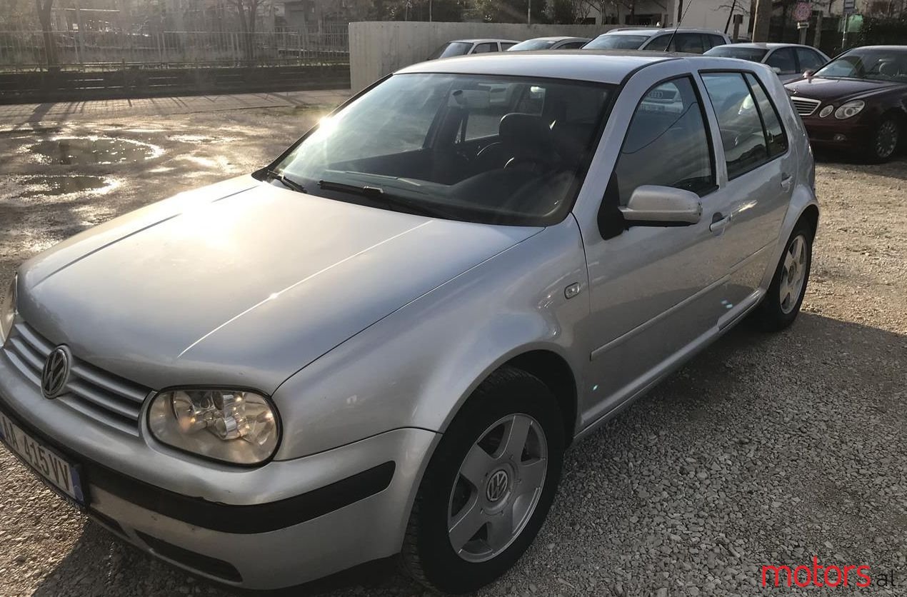 2001' Volkswagen Golf photo #1