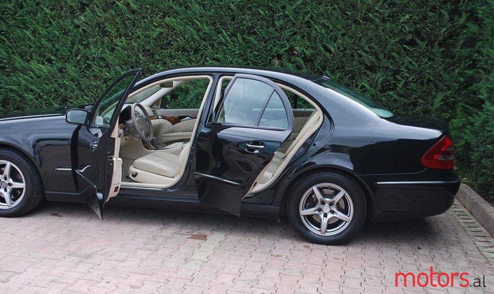 2004' Mercedes-Benz E 220 photo #1