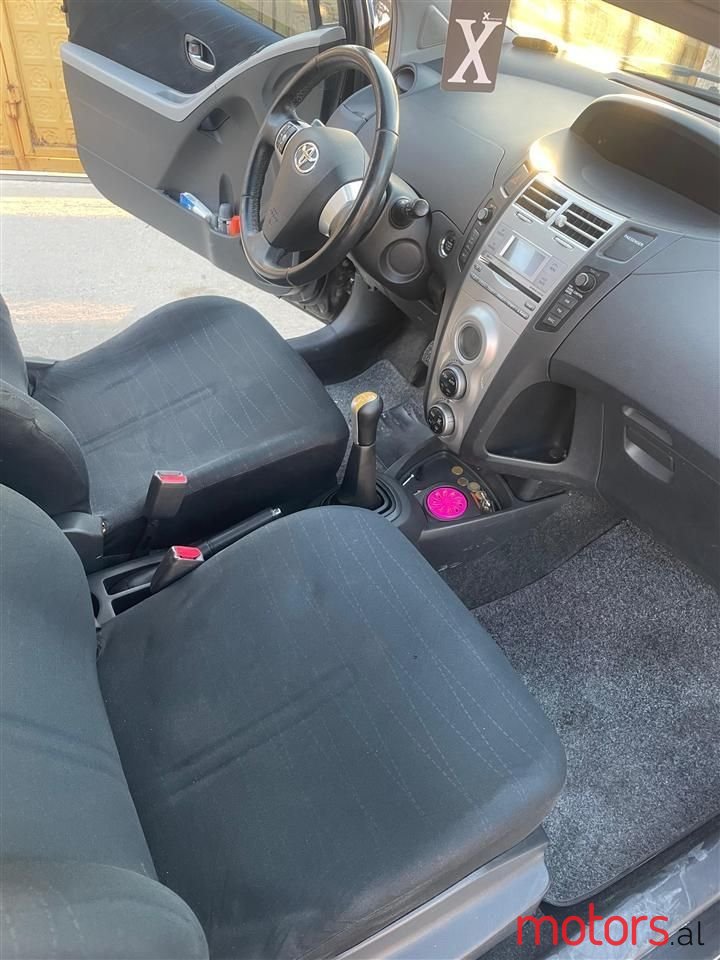 2006' Toyota Yaris photo #2