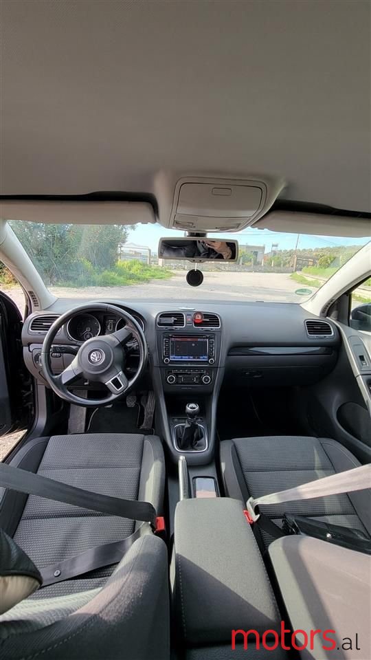 2009' Volkswagen Golf photo #5