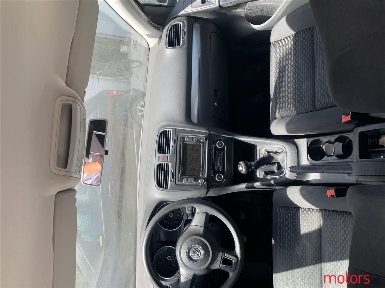 2011' Volkswagen Golf photo #5