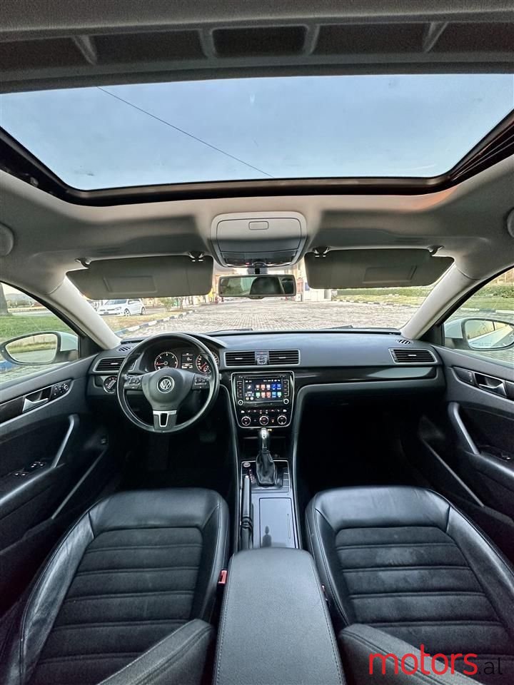 2012' Volkswagen Passat photo #2