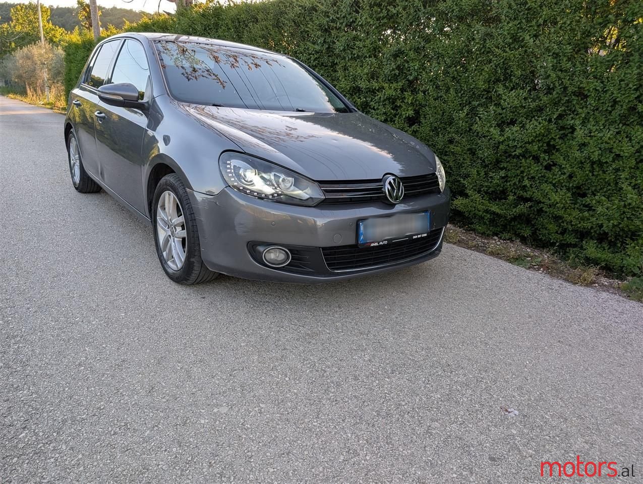 2011' Volkswagen Golf photo #1