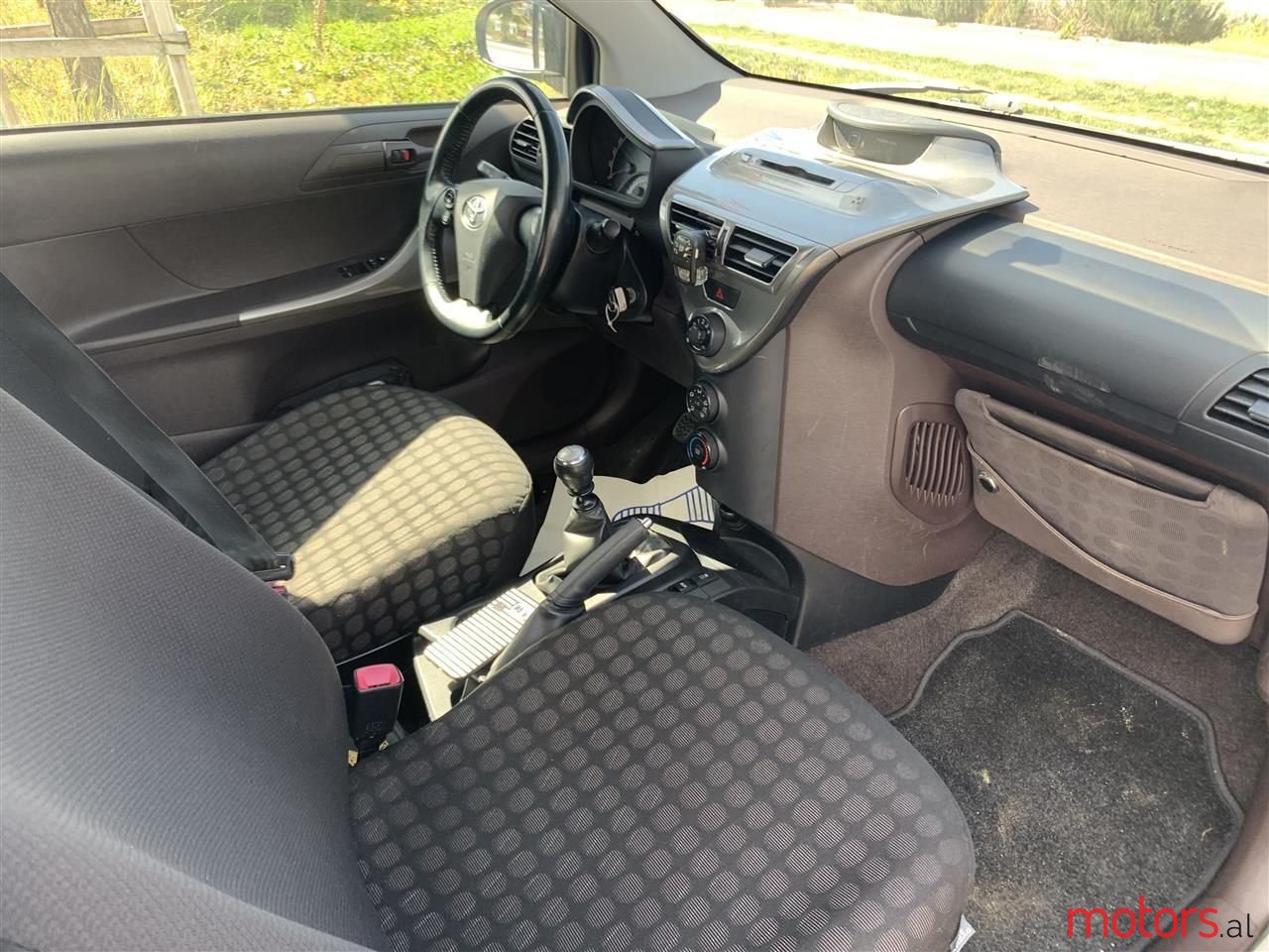 2009' Toyota iQ photo #4