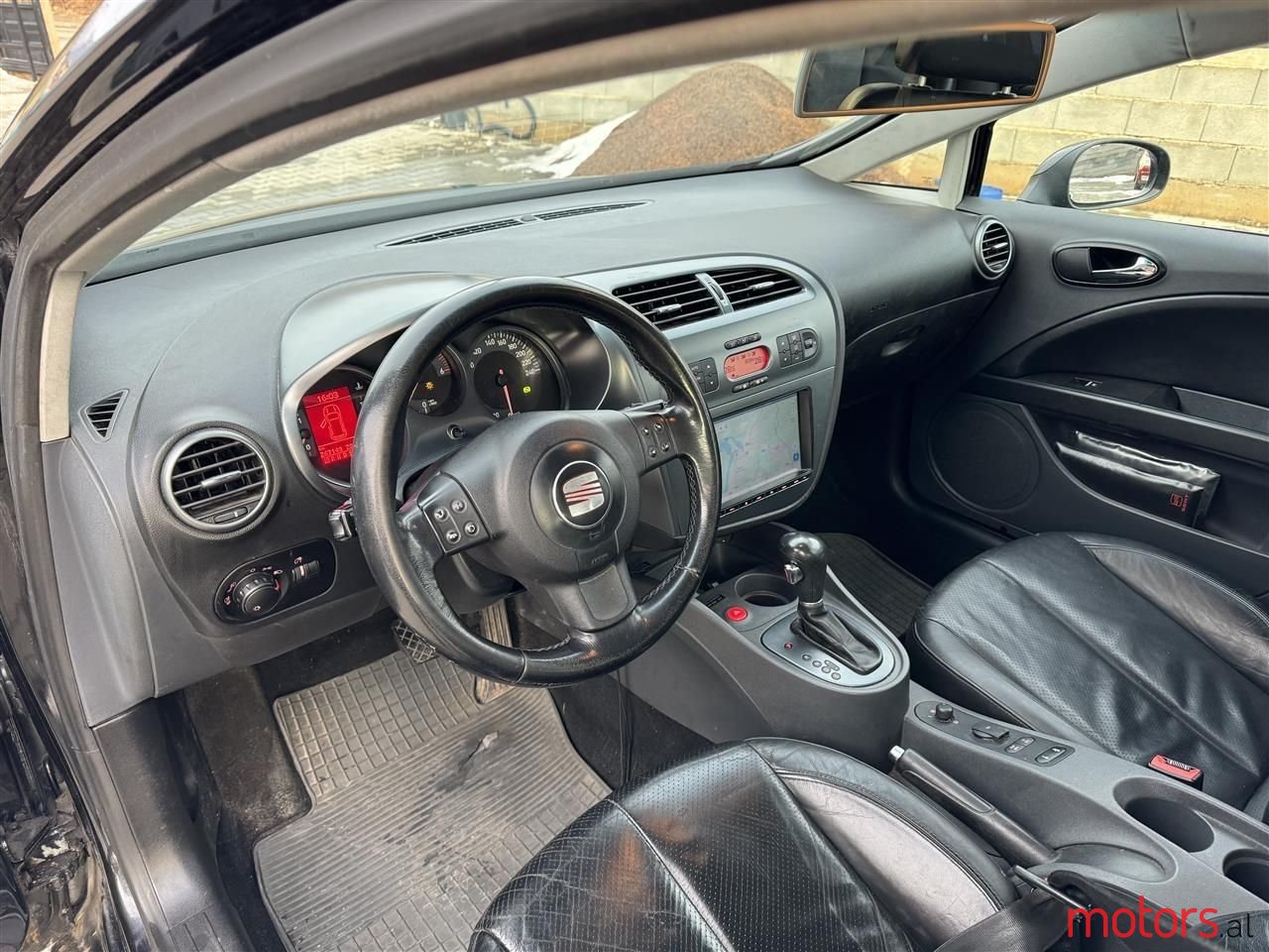 2007' SEAT Leon photo #5