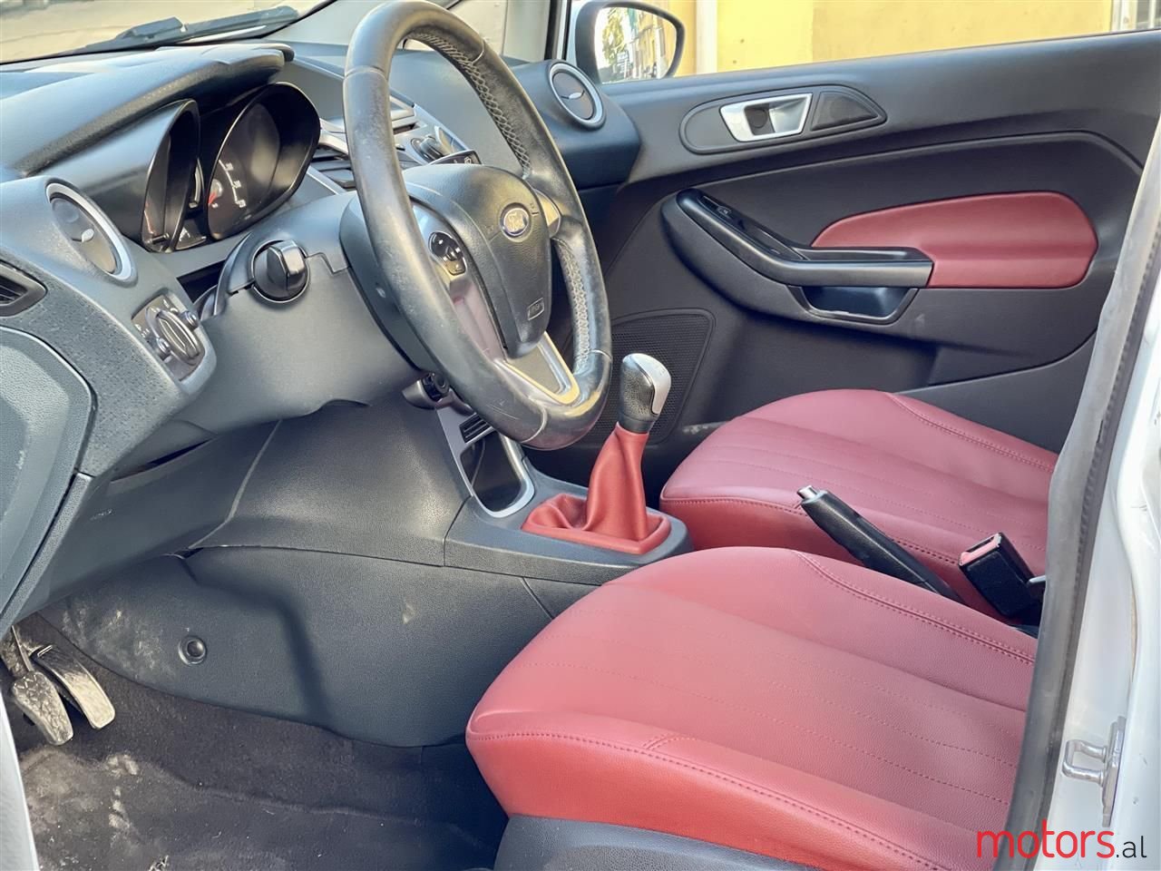 2013' Ford Fiesta photo #4