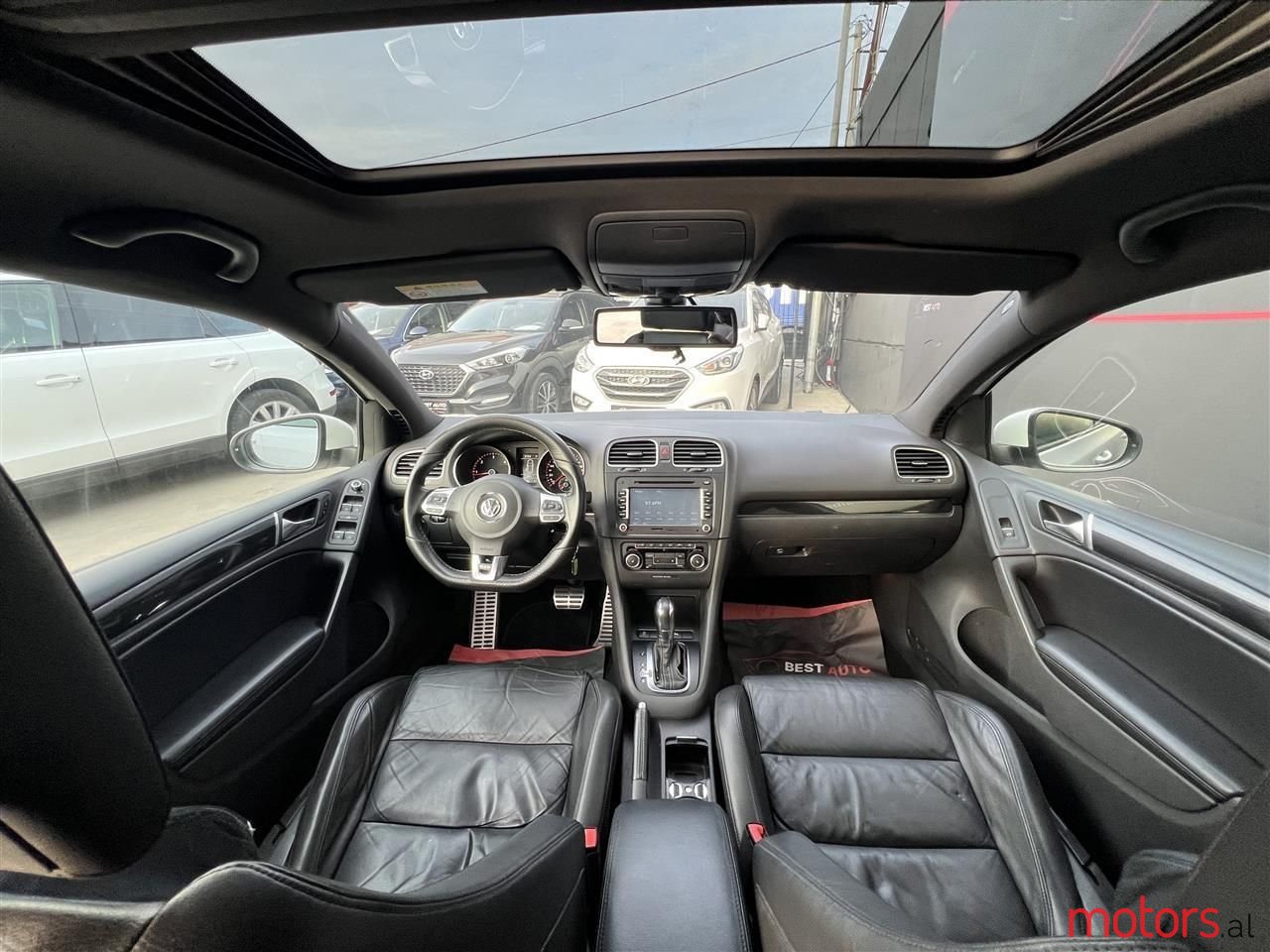 2011' Volkswagen Golf photo #2