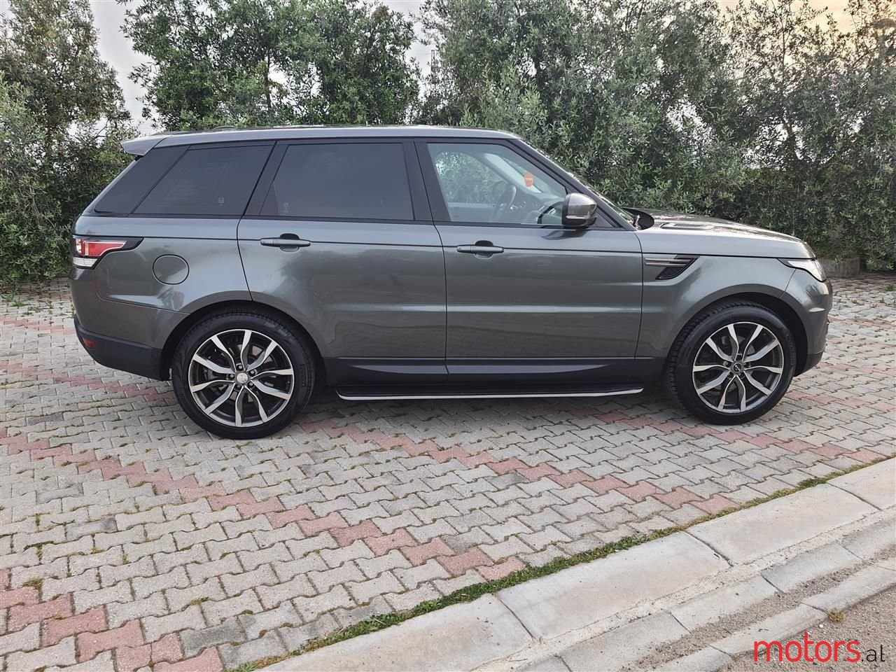 2015' Land Rover Range Rover Sport photo #4