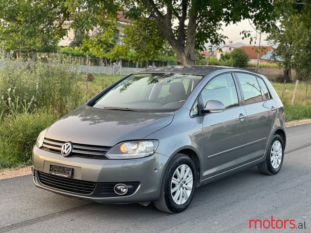 2010' Volkswagen Golf Plus photo #5