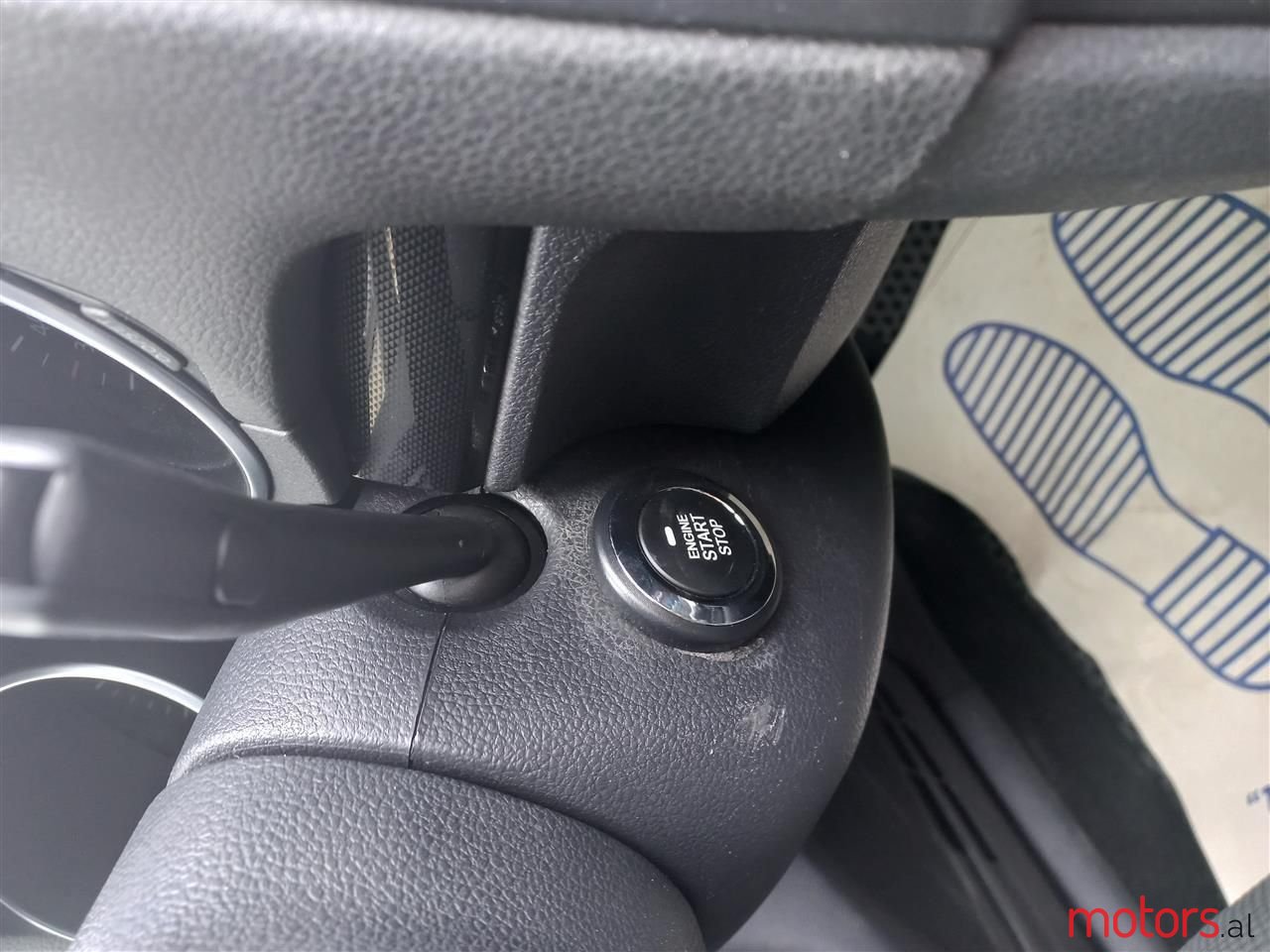 2011' Volkswagen Golf photo #6