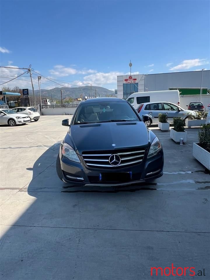 2011' Mercedes-Benz R 350 photo #5