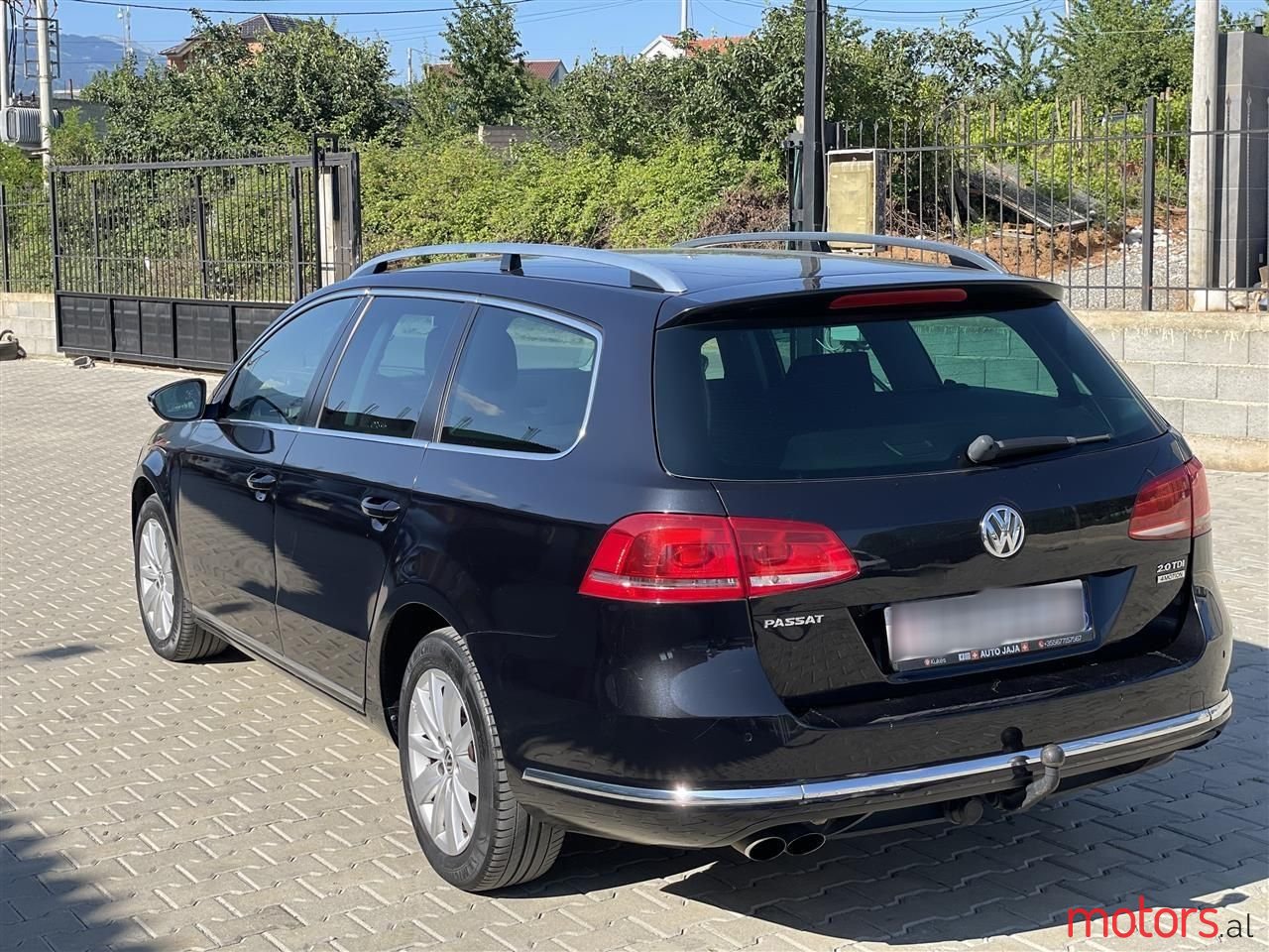 2011' Volkswagen Passat photo #2