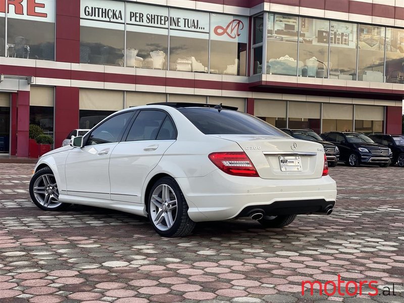 2012' Mercedes-Benz C 300 photo #3