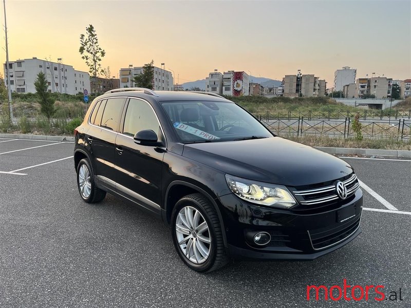 2012' Volkswagen Tiguan photo #4