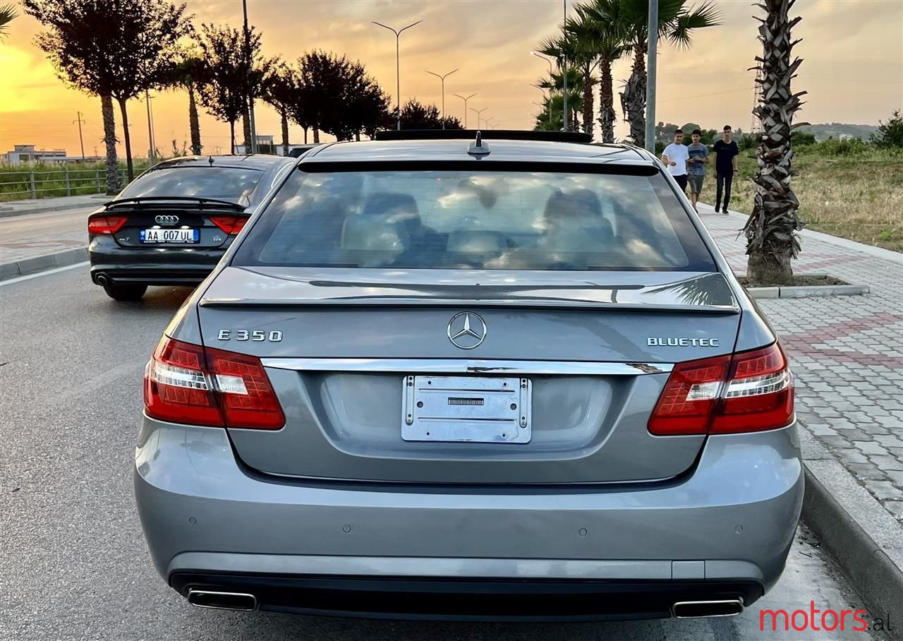 2011' Mercedes-Benz E 350 photo #3