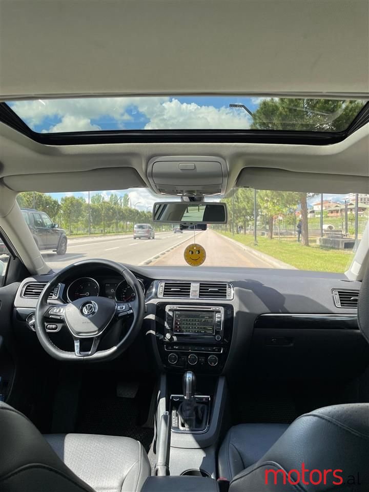 2016' Volkswagen Jetta photo #6