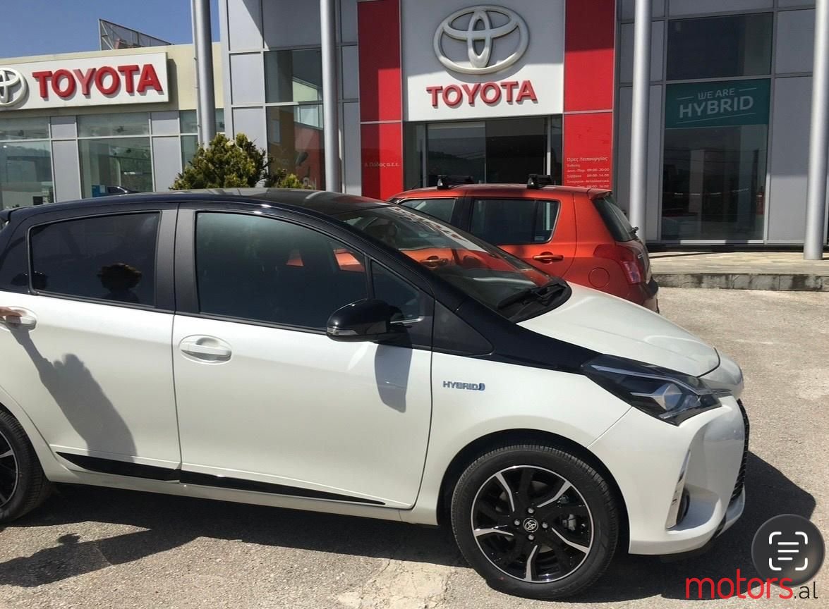 2017' Toyota Yaris photo #4