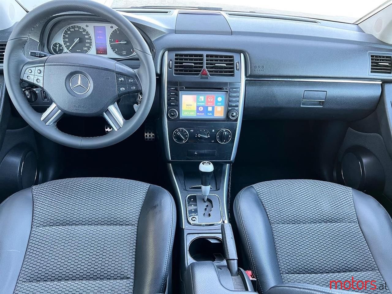 2010' Mercedes-Benz B 200 photo #2