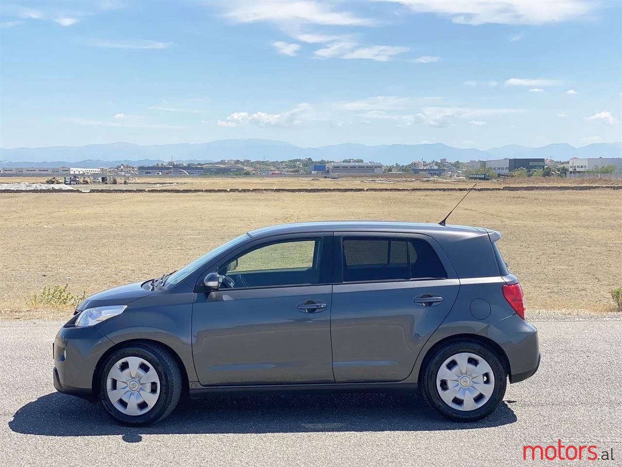 2011' Toyota Urban Cruiser photo #5