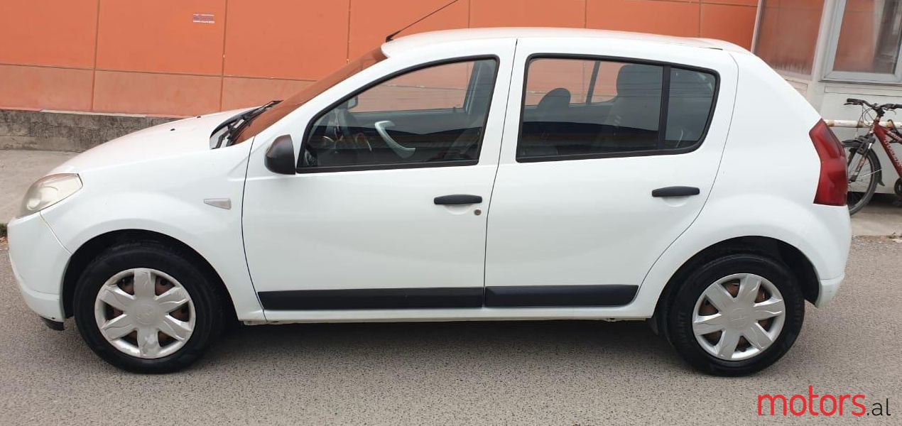 2012' Dacia Sandero photo #1