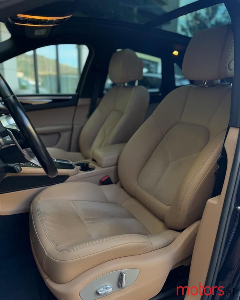 2019' Porsche Macan photo #4