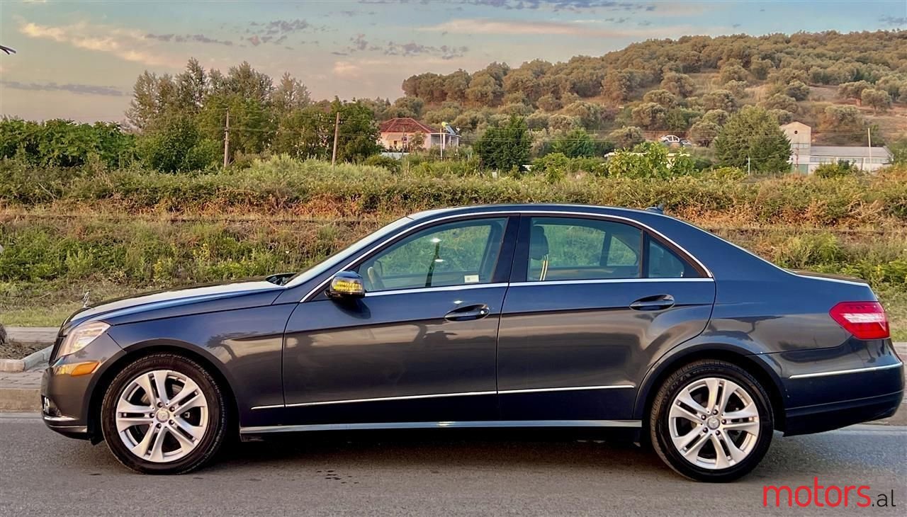 2011' Mercedes-Benz E 350 photo #2