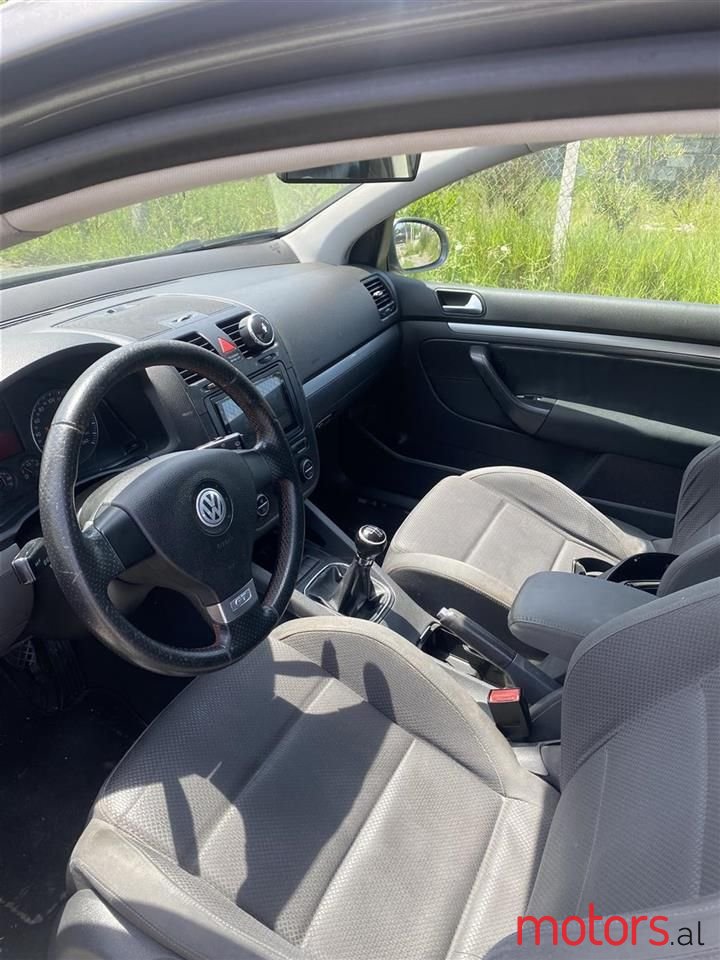 2005' Volkswagen Golf photo #3