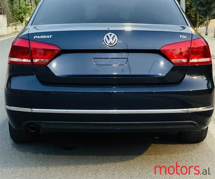 2013' Volkswagen Passat photo #2