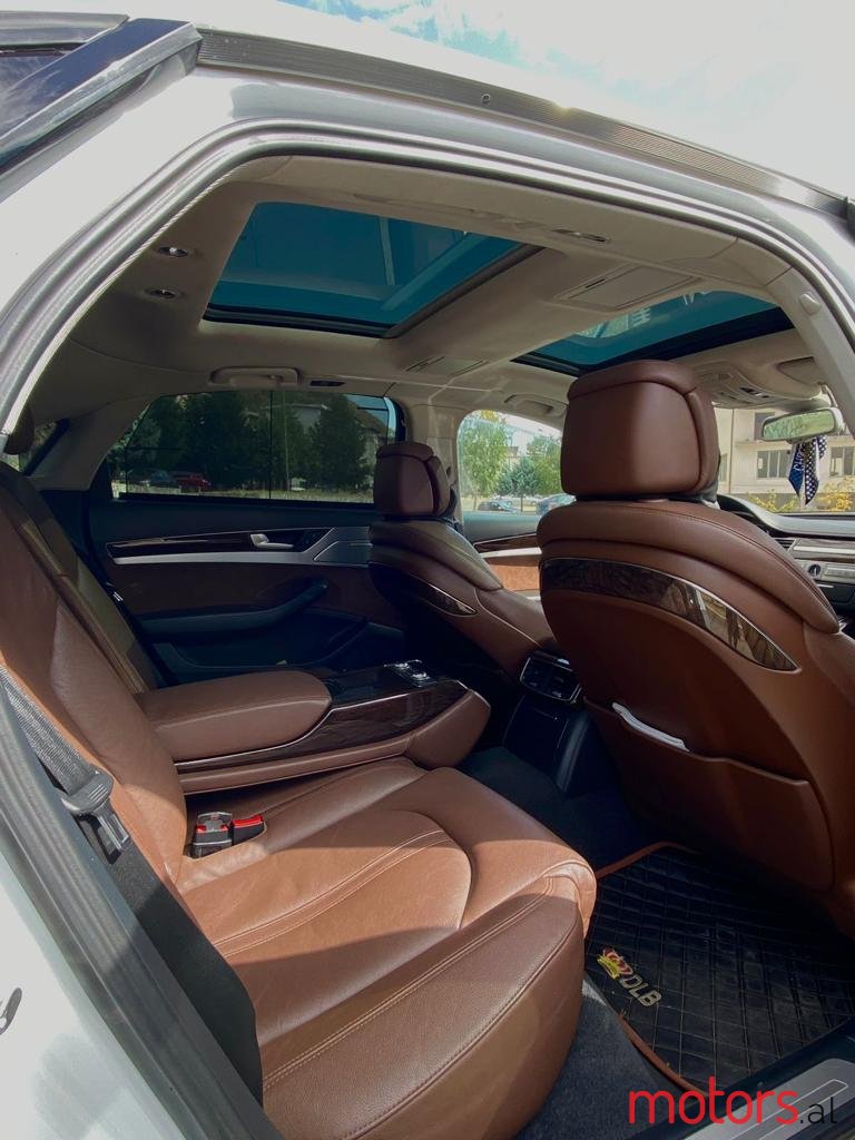2012' Audi A8 photo #5