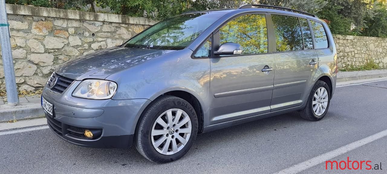 2004' Volkswagen Touran photo #1