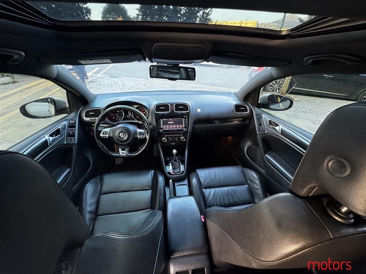 2010' Volkswagen Golf photo #2