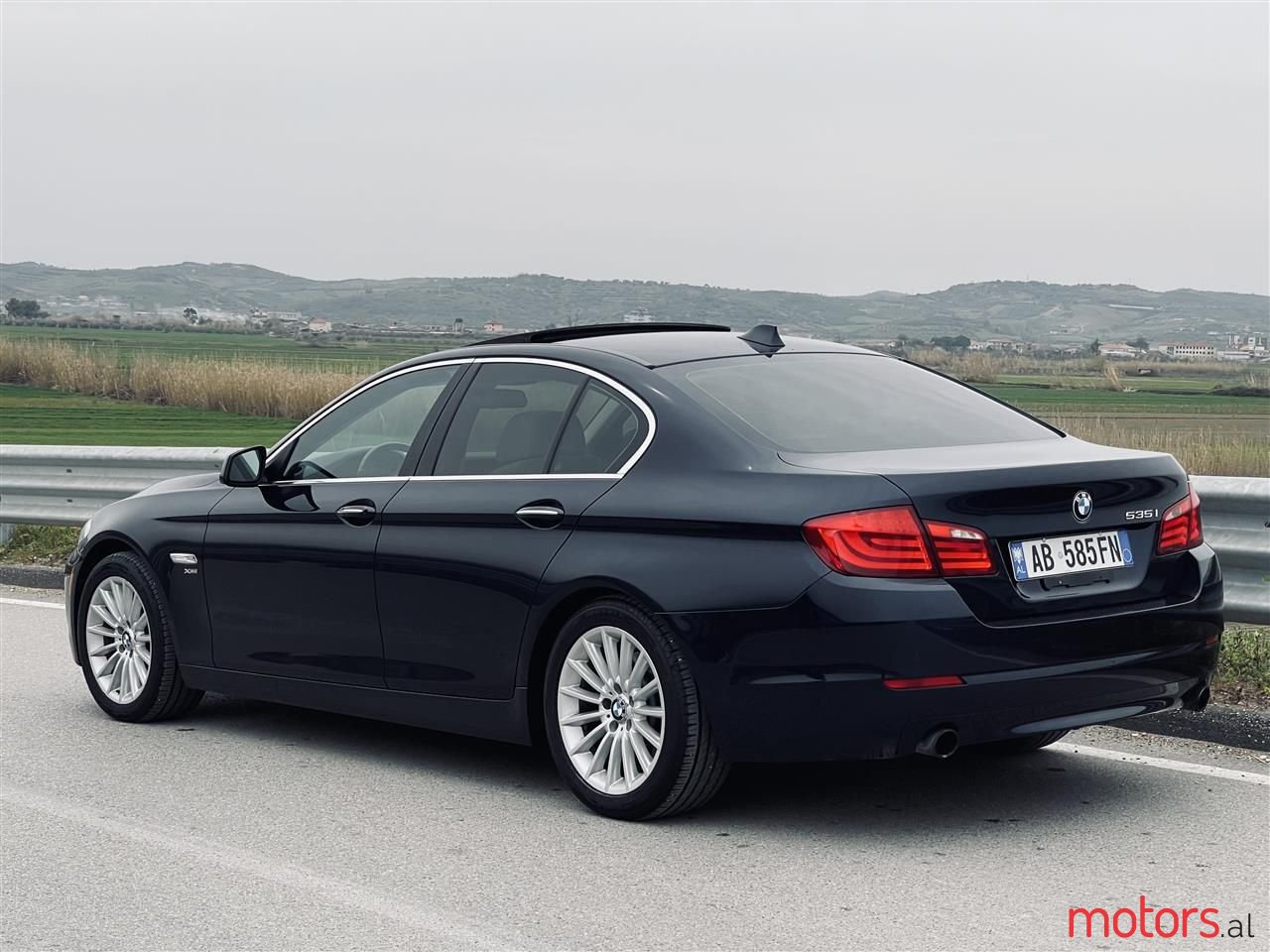 2011' BMW 535 photo #5