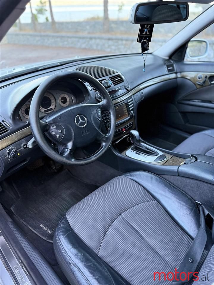 2003' Mercedes-Benz E 270 photo #2