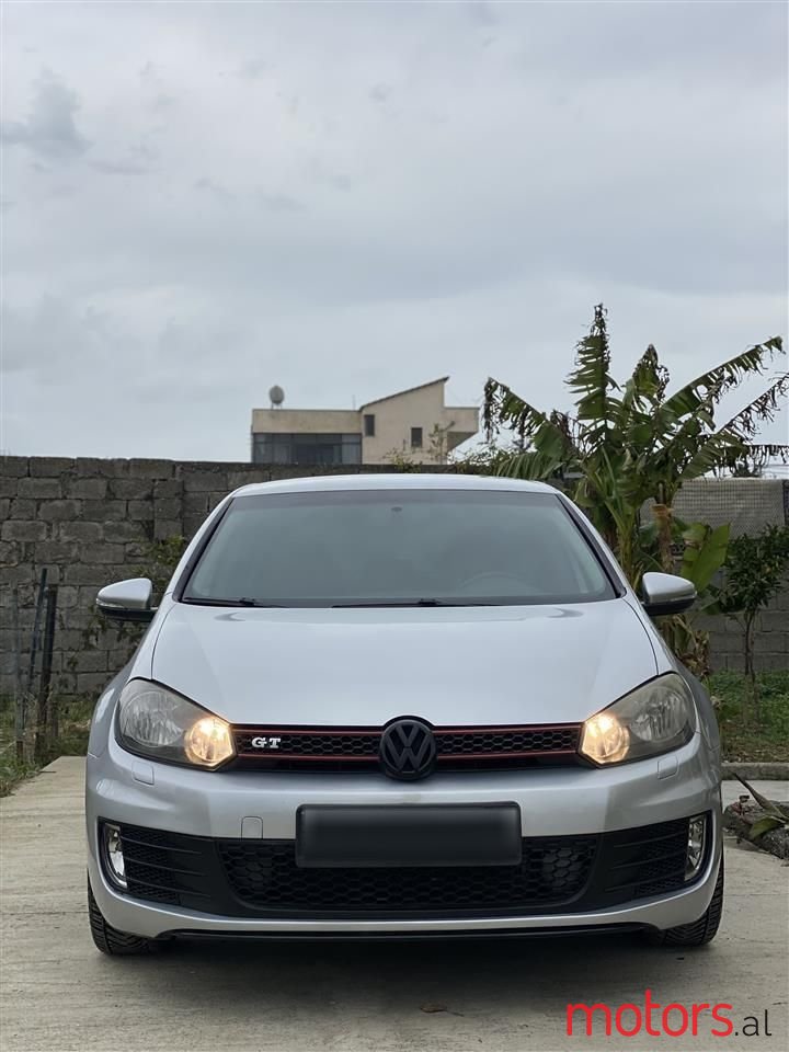 2009' Volkswagen Golf photo #2