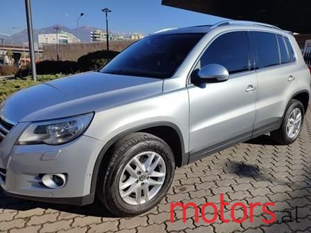 2010' Volkswagen Tiguan photo #3