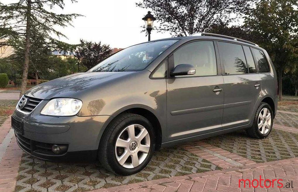 2005' Volkswagen Touran photo #1