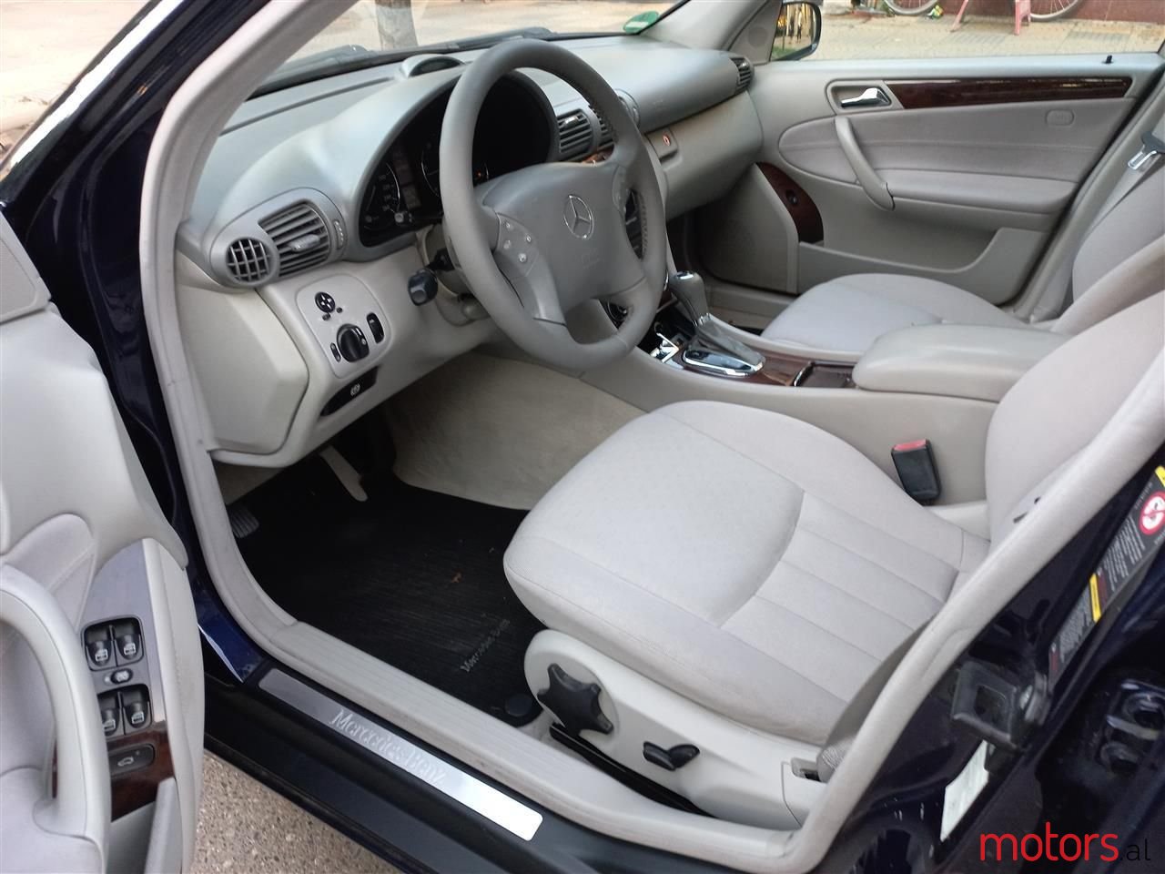 2005' Mercedes-Benz C 220 photo #2