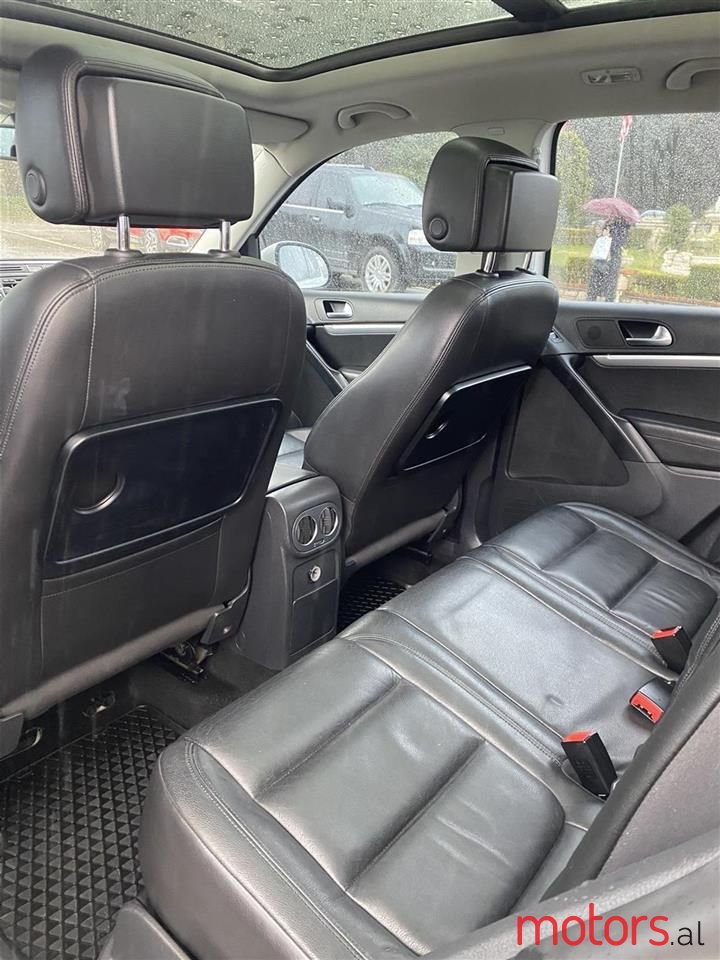 2012' Volkswagen Tiguan photo #5