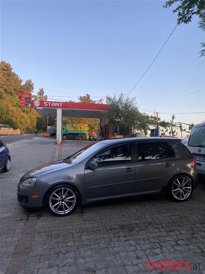 2008' Volkswagen Golf photo #2