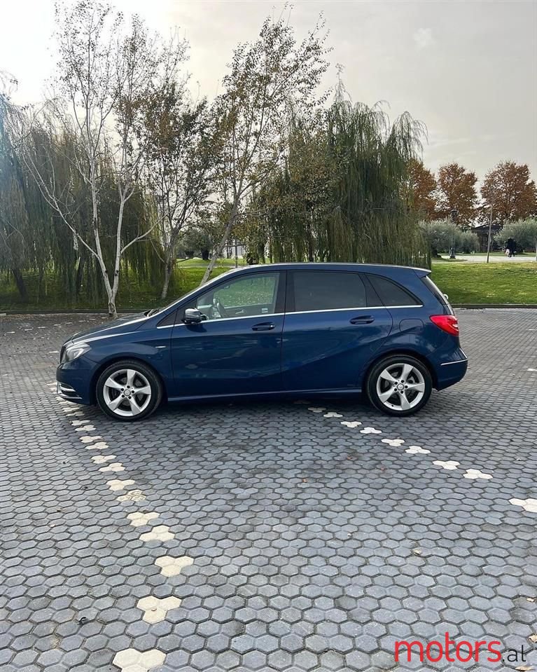 2013' Mercedes-Benz B 180 photo #6