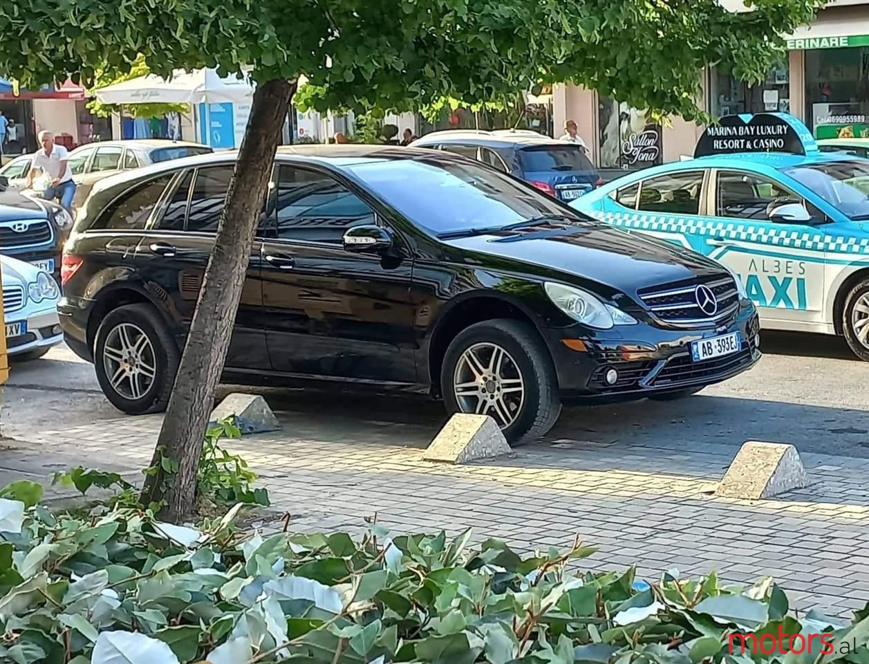 2008' Mercedes-Benz R 300 photo #1