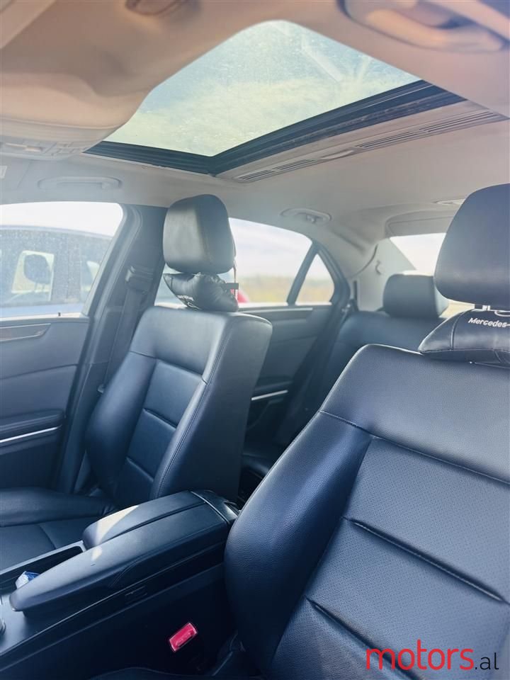 2010' Mercedes-Benz E 220 photo #3