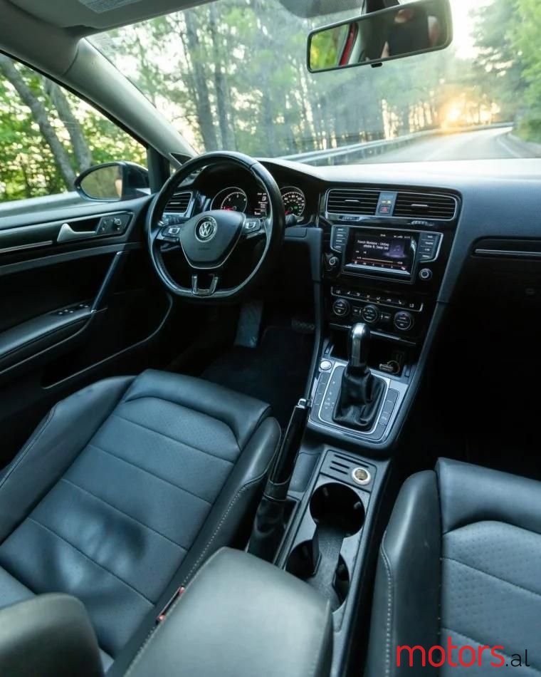 2015' Volkswagen Golf photo #6