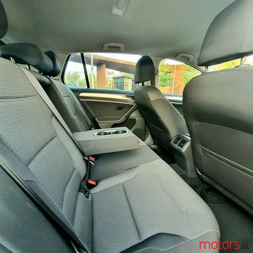 2015' Volkswagen Golf photo #6