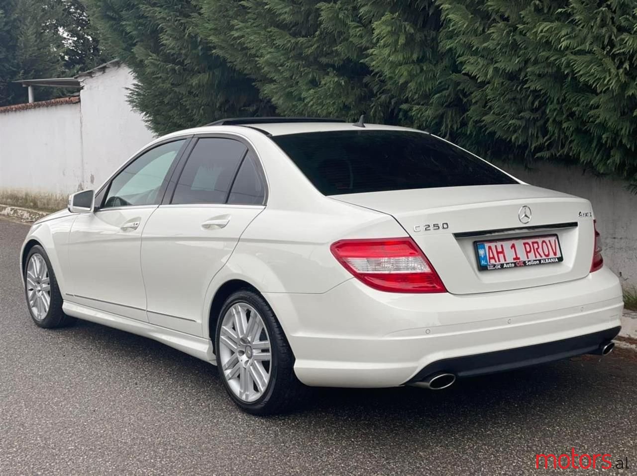 2011' Mercedes-Benz C 250 photo #4