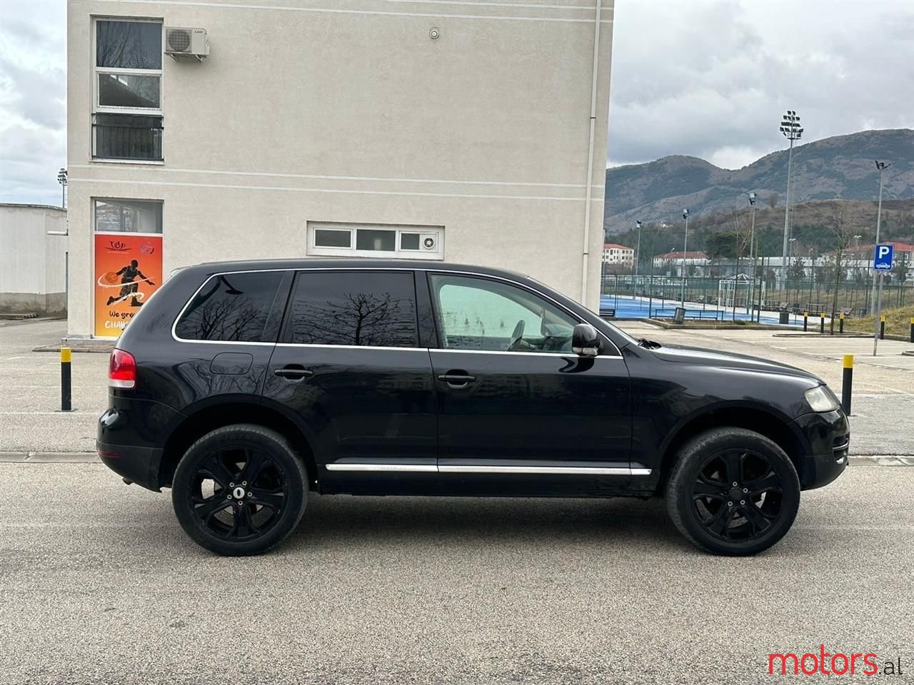 2005' Volkswagen Touareg photo #4