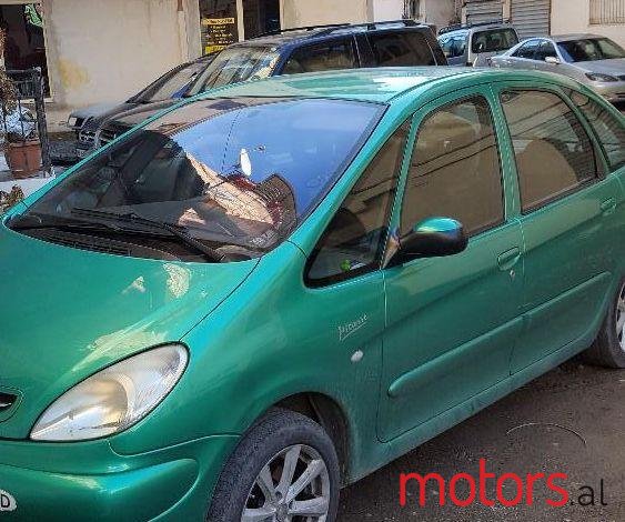 2001' Citroen Xsara Picasso photo #2