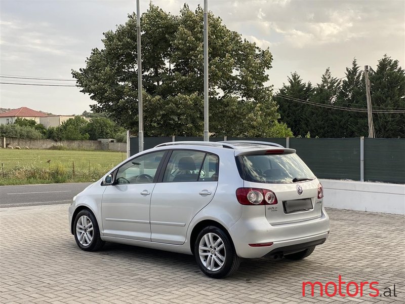 2010' Volkswagen Golf Plus photo #2