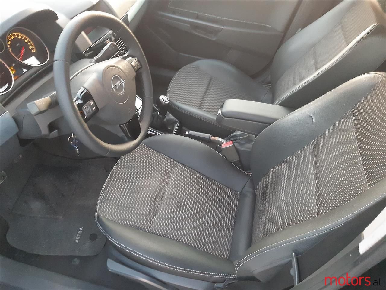 2008' Opel Astra photo #5