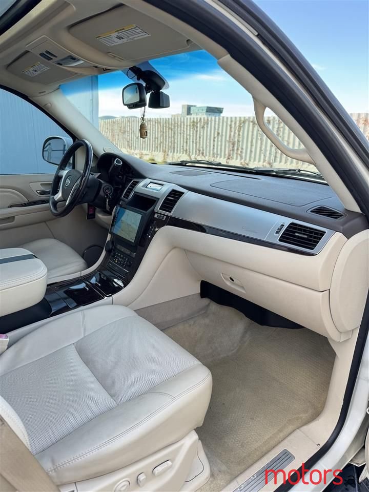 2007' Cadillac Escalade photo #3